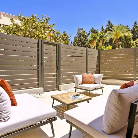 Modern 2br Centre Pool & Terrace *