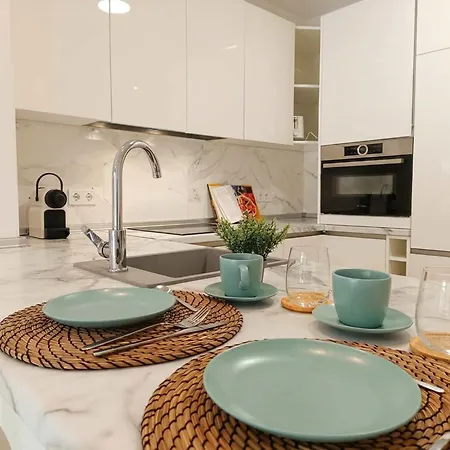 Modern 2br Centre Pool & Terrace