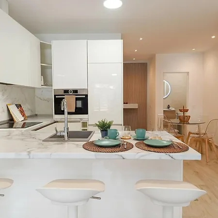 Modern 2br Centre Pool & Terrace شقة *