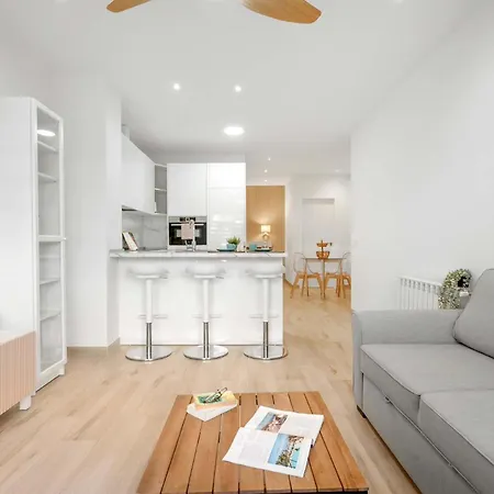 Modern 2br Centre Pool & Terrace