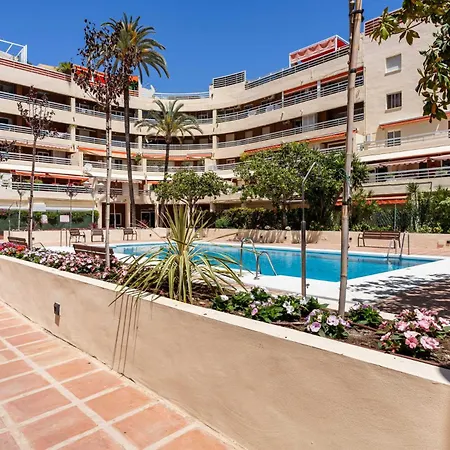 Modern 2br Centre Pool & Terrace *