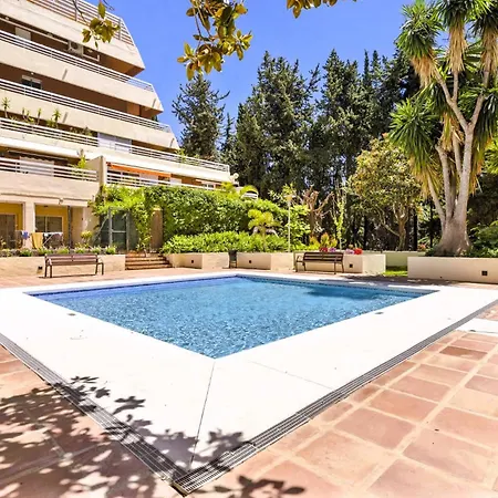 Modern 2br Centre Pool & Terrace شقة ماربيا