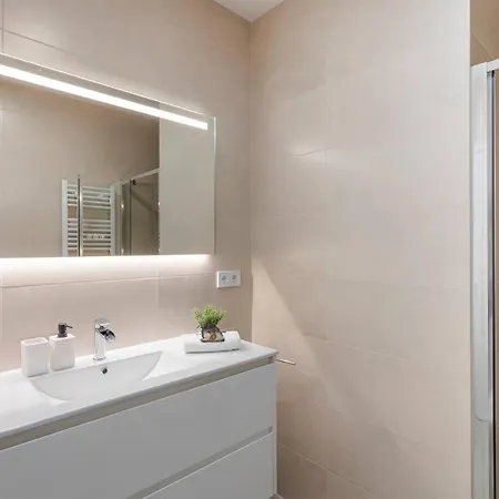 Modern 2br Centre Pool & Terrace شقة ماربيا