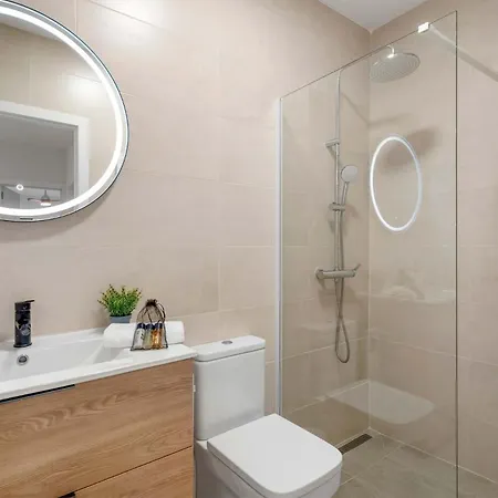 Modern 2br Centre Pool & Terrace شقة ماربيا