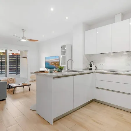 Modern 2br Centre Pool & Terrace