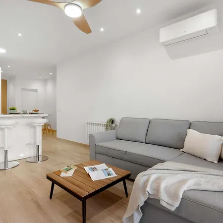 Modern 2br Centre Pool & Terrace